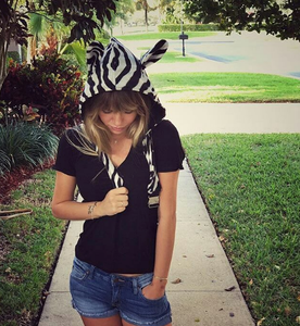 Zebra - Kids Backpack with Detachable Hood - Water-repellent